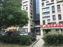 地铁口几百米,公园在家门口,精装修