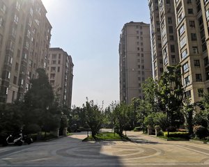 光明领峰精装修三房二卫有地暖急售