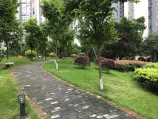 轻轨旁近公园4房交通便利配套齐全