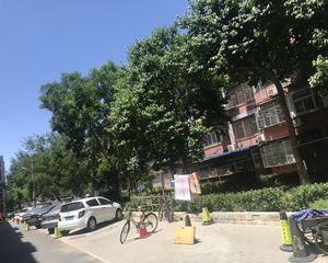 双井劲松地铁站附近50米正规南向两居室出售,满五唯一