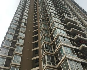 新牌坊基装还不错的小户型,楼下就是公园,环线700米