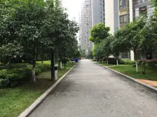 距离地铁站1公里+瀚恩公园100米+品质开发商+新小区