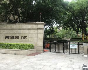 万达正阳路旁下叠带院子带地下装修好带车位