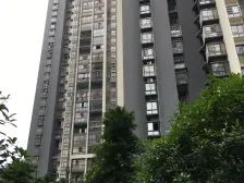距离地铁地铁一号线璧山站1000米,云巴站1000米