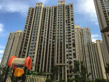 地铁口三房,小区南边就是经开外国语西校区和中建七局