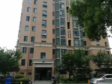 交通便利,生活方便,楼间距宽,环境优美,适宜居住