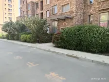 地铁口,封闭小区,三室,南北通透精装