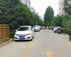 2楼,精装双气,王城大道旁,二乔路地铁站南北通三室