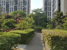 新上靠河电梯2房,毛坯随意装修,位置安静,看房方便