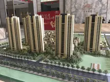 绿地澜庭三期 一楼带院,地下室已隔好,看房方便