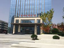 长江路上 3室2厅2卫,带车位的大三居,采光好