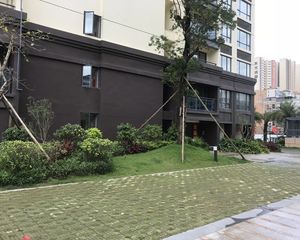 红旗镇次新小区实用朝南两房急售