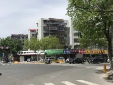 :采光好,户型方正,出行方便,房东诚心出售