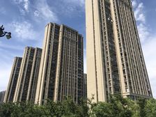 精装短暂居住,能见运河,有车库车位,房东诚心出售。