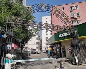 楼领新98年 距离地铁100米 带电梯大两居