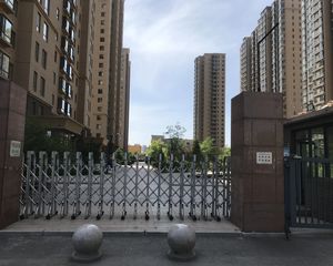 东风路、绿地乌兰、房本满五小区前排的不挡光
