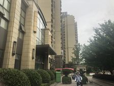 星湖101旁 景瑞别墅 地铁边 花园里 飞机户型 值得拥有