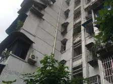 楼下公交车站 出入方便,配套齐全 带100平露台