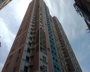 位于五一路道边,电梯房低楼层,封闭式管理。