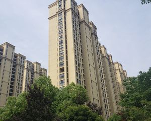 精装自住近地铁中间楼层采光好业主诚心出售