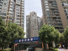 蓝湾新城大三室,南北通风,餐客一体,有入户花园