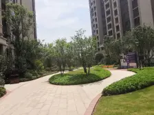 全新精装房 家电齐全拎包入住 小区环境优美带人工湖