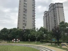 房龄新,电梯房,小区环境好,配套齐全,