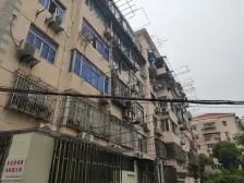 新出,靠花园位置,户型方正、自住精装修、南向栋距大