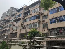 一梯两户,主卧朝南,南北通透,小区景观位置