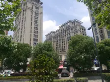 电梯房,主卧朝南,交通便利,精装修
