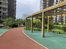 此房格局板正产权清晰江边空气好封闭小区绿化好