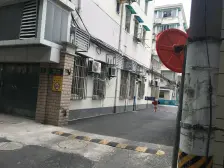 朝南看小区花园,视野开阔无遮挡,滨江大道