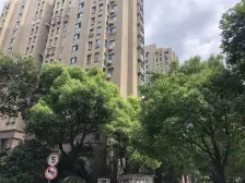 房子采光好 有地下停车场,停车位方便小区绿化好