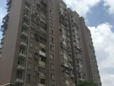 地铁次新房小区.看房方便。位置好楼层佳,诚心出售。