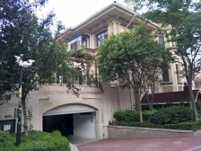 联排别墅地上三层,地下三层,小院80平左右