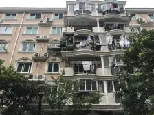 房子中间楼层中间位置,适合一家三代
