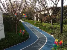 龙湖物业,正看小区中庭,业主安心出售