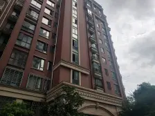 紧邻地铁口,户型方正,黄金楼层,带车位,采光视野好