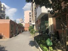 世纪公园地铁口,中间楼层两房飞机户型
