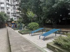 轻轨房,公园旁边,天街就在旁边,位置方便