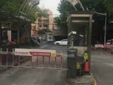 近万达,中间楼层,看房方便,满五的小三房