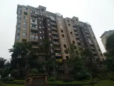 朝南精装两房,装修未住人,有车位