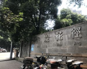 汽博商圈方正两房家具家电齐全出行方便拎包入住