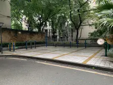 交通便利,享双轻轨,购物买菜都方便 .