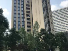 此房业主诚心出售,户型方正,视野采光很好