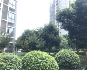 汽博近轻轨香堤花径精装两房生活配套成熟拎包入住