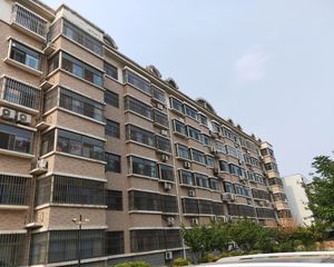 泰华万达近 三室两厅一厨两卫 五楼带阁楼