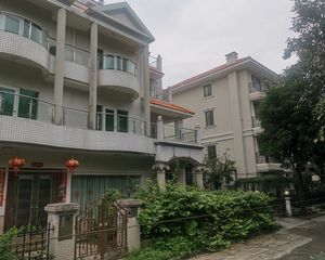 怡景苑独栋别墅四层楼七个房,六个车位