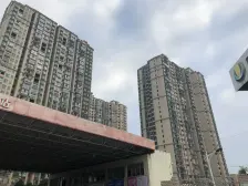 采光通风佳 视野开阔,房子在电梯中层。交通方便