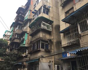 爱民路124号 3室2厅 西